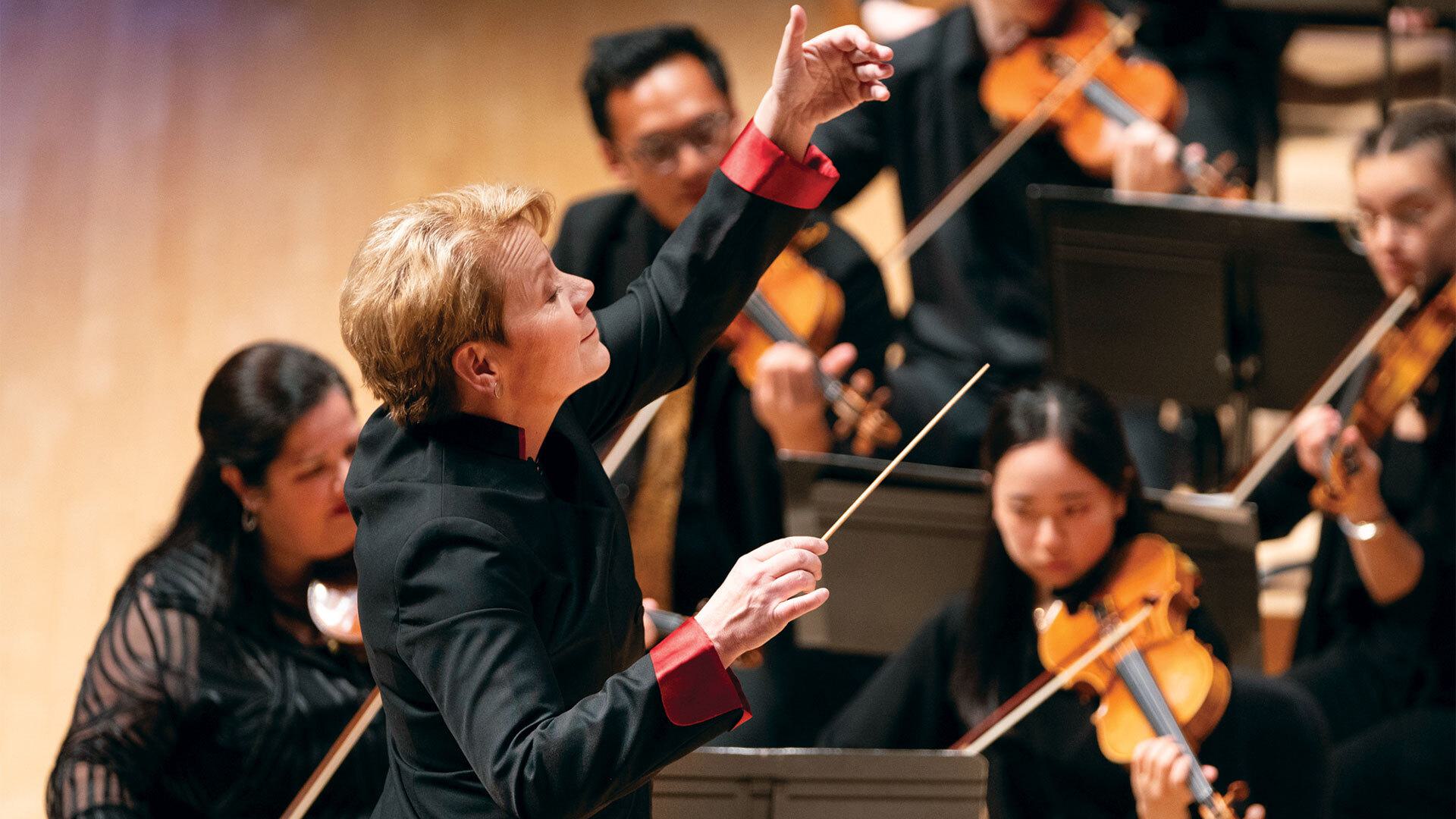 Marin Alsop conducts orchestra