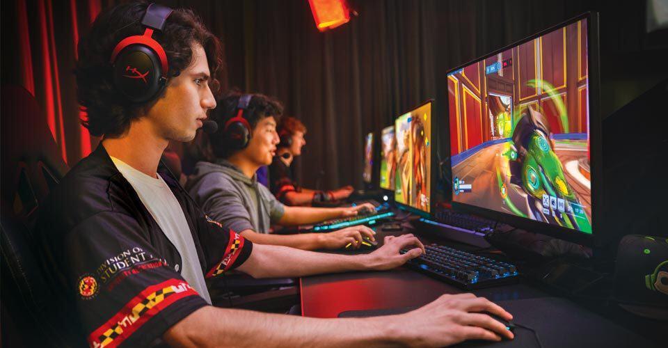students play esports