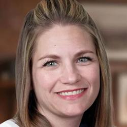Kat Kayser-Bricker ’02 headshot