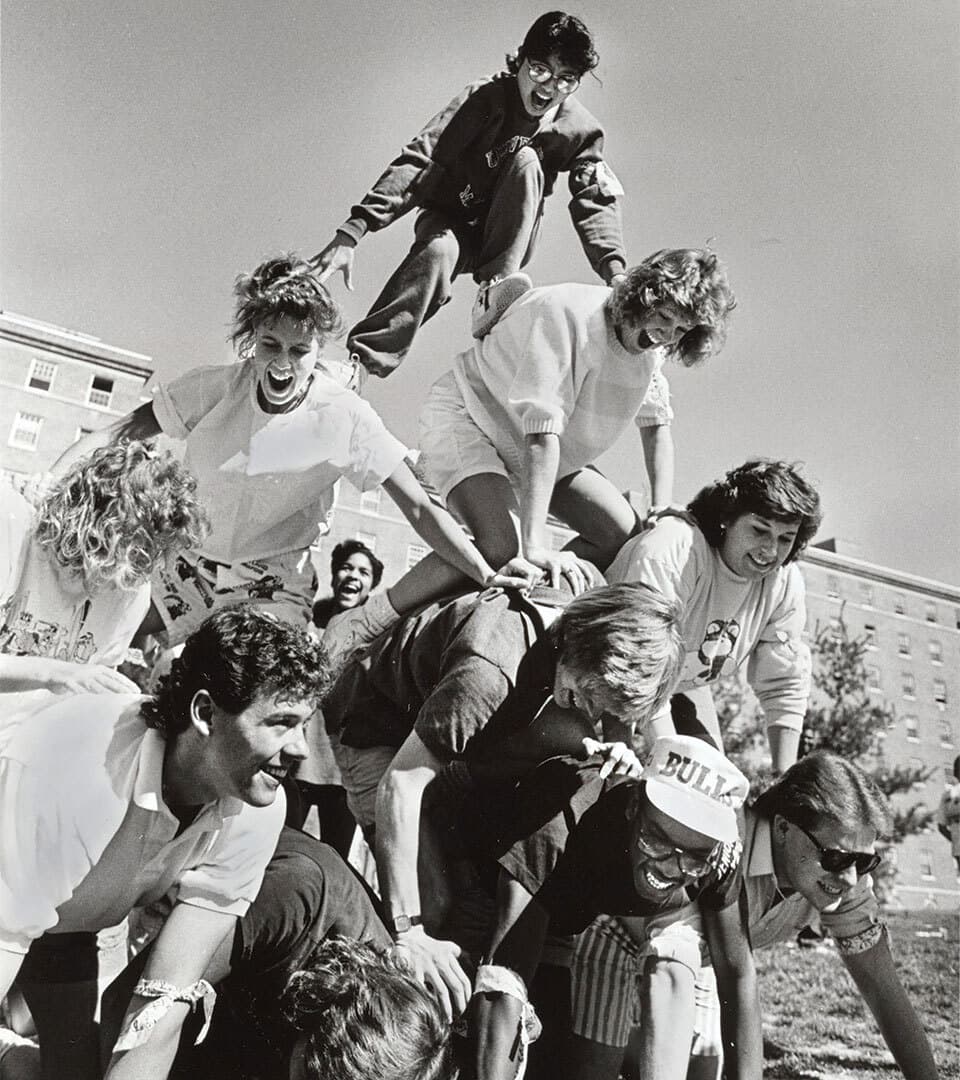 students form pyramid